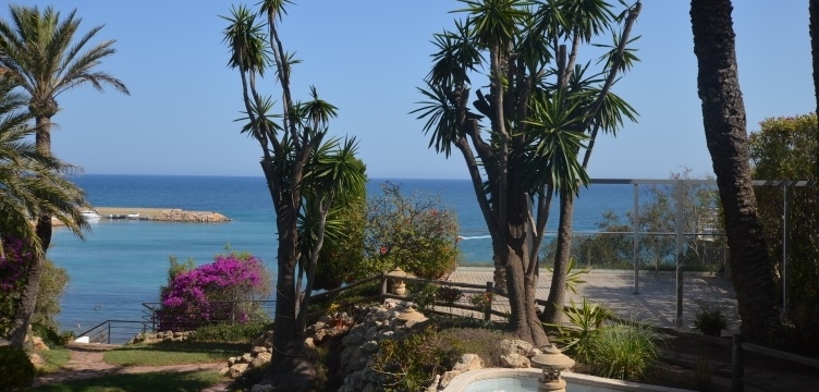Resale Villas for Sale in Cabo Roig, Costa Blanca: Enjoy the Mediterranean Way of Life.