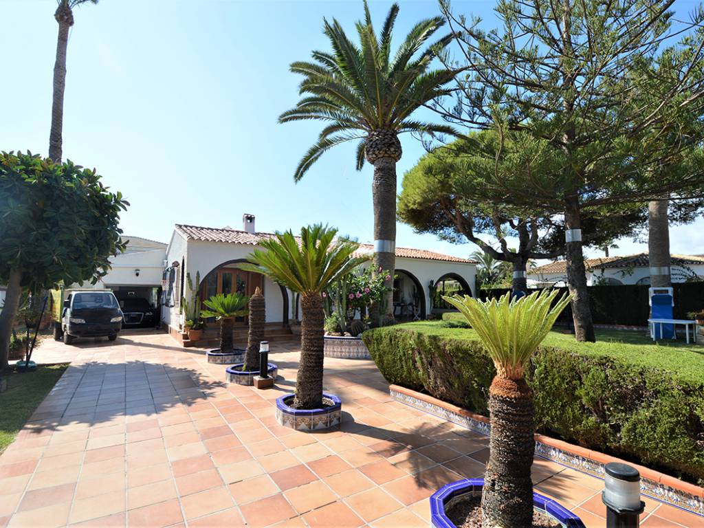 Resale - Villa - Orihuela Costa - La Zenia