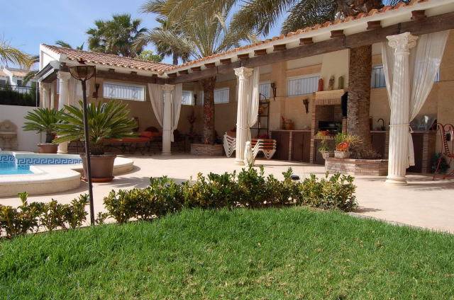 Resale - Villa - Orihuela Costa - Playa Flamenca 