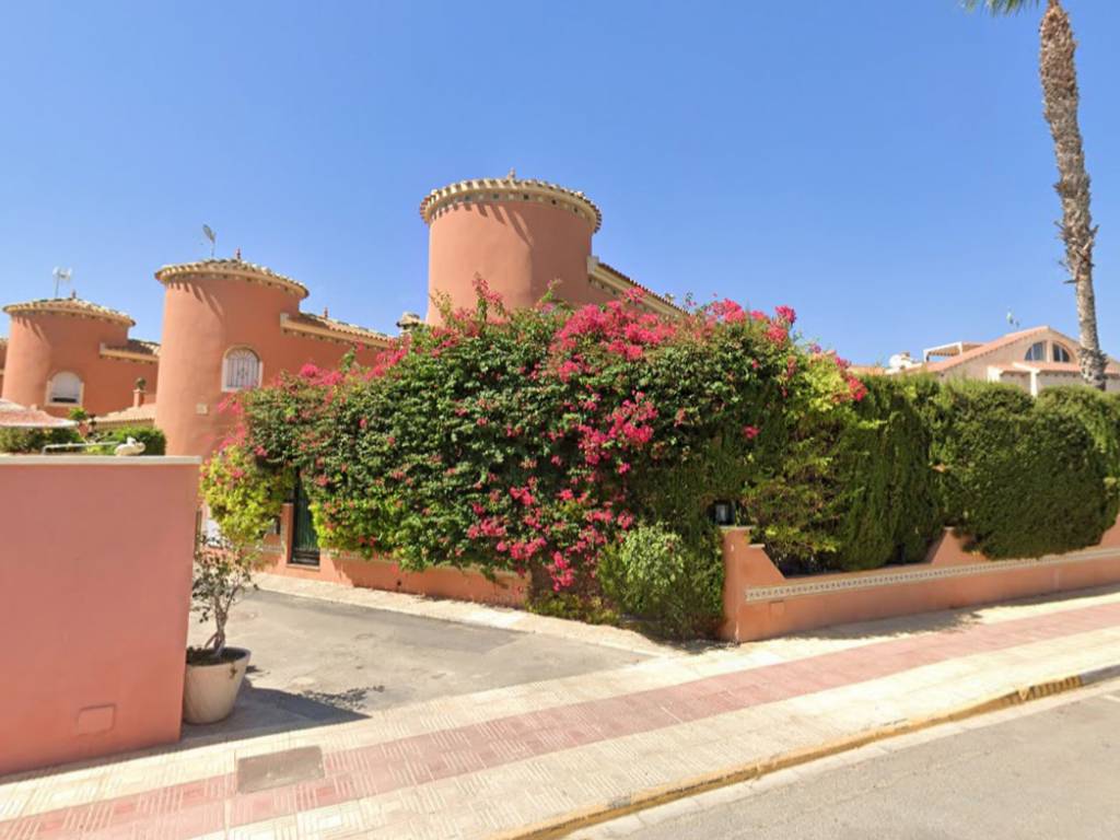 Resale - Villa - Orihuela Costa - Playa Flamenca 